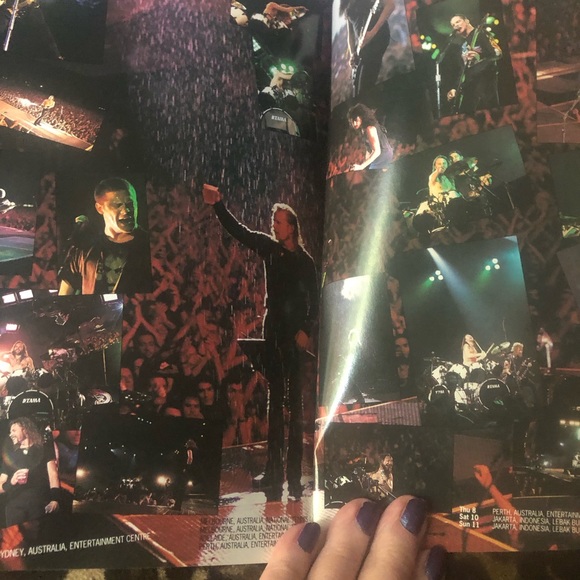 Metallic live shit Binge & purge book great condition - Picture 8 of 8
